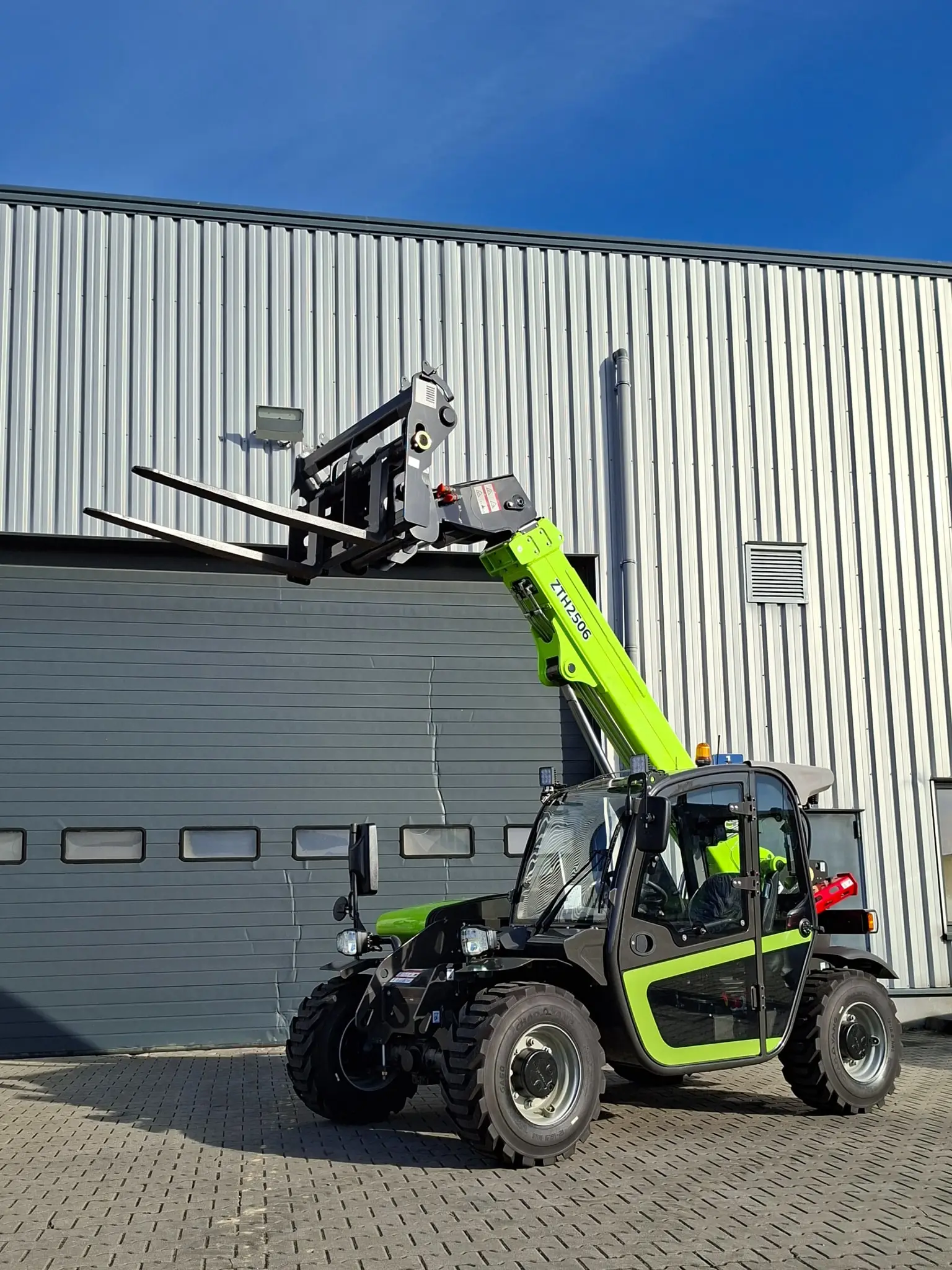 Zoomlion ZTH2506 - Ładowarka teleskopowa kompaktowa